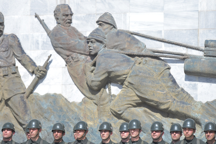Şehitler Abidesi’nde Çanakkale Kara Savaşları’nın 107. yılı töreni düzenlendi