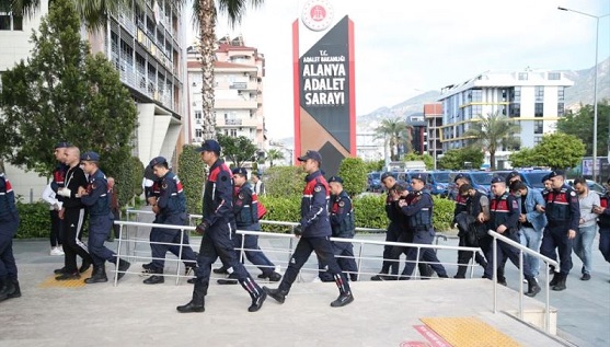 Antalya’daki uyuşturucu operasyonunda yakalanan 9 şüpheli adliyede