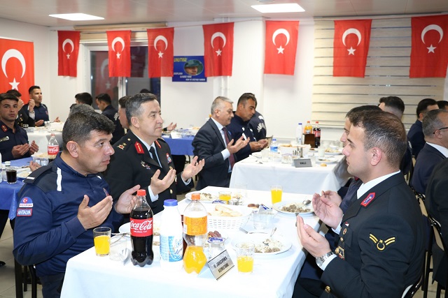 Cezaevinde görevli jandarma ve infaz koruma memurları için iftar programı düzenlendi