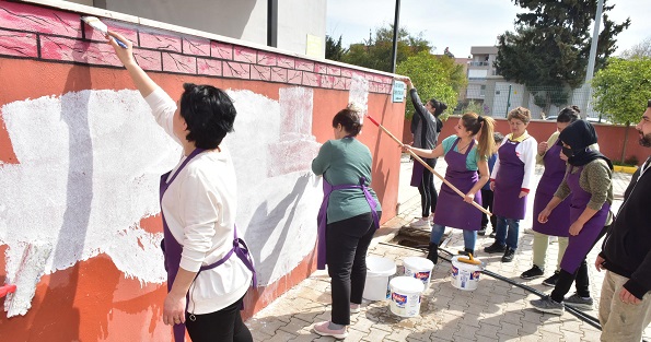 AKMEK’le duvarlara kadın dokunuşu