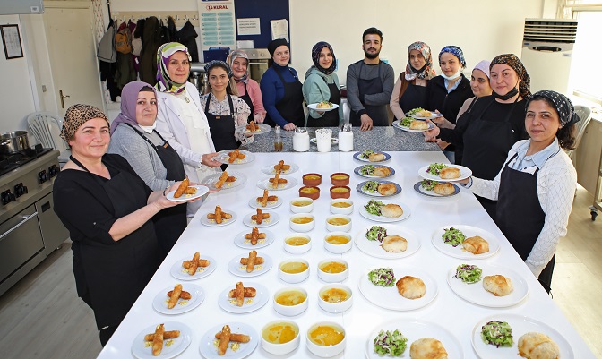 ATASEM’in aşçı adayları mutfakta