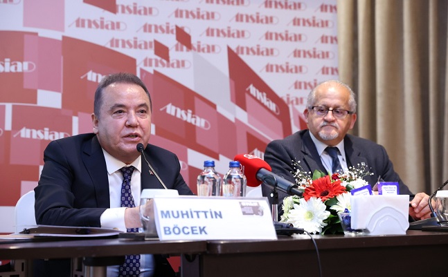 Başkan Böcek, iş insanlarına 3 yılını anlattı