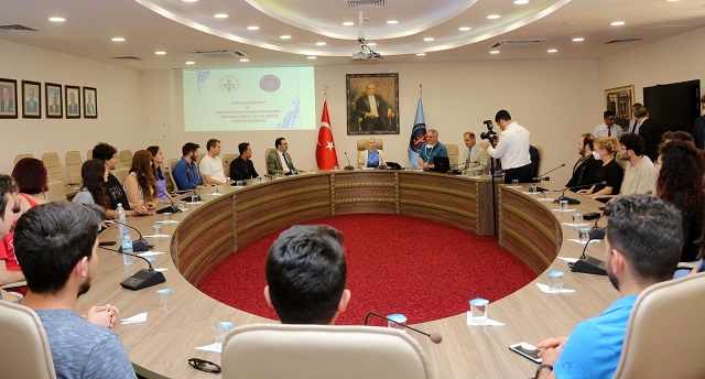 Rektör Özkan Siber Güvenlik Uzmanı Yetiştirme Projesi öğrencileriyle görüştü
