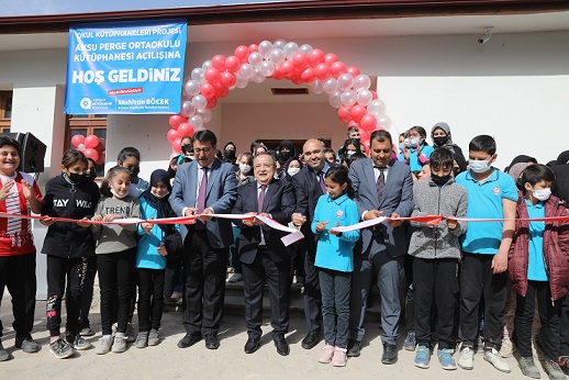 Aksu Perge Ortaokulu Kardeş Kütüphanesi törenle hizmete girdi