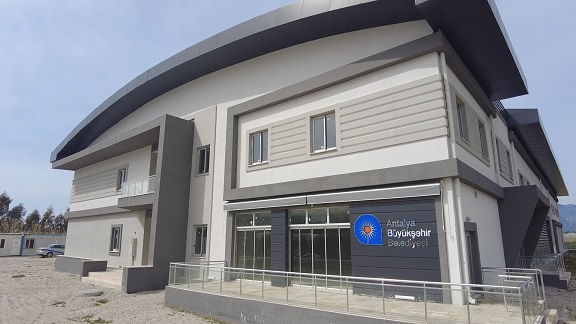 Kaş Ova Spor Salonu’nda inşaat bitti ikmal çalışmaları başladı