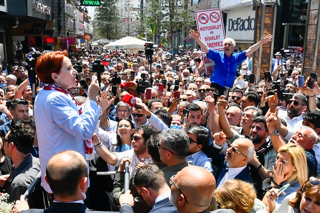 “Antalya Akşener’i bağrına bastı”