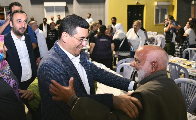 Tütüncü, Yenikapı sakinleriyle iftar sofrasında buluştu