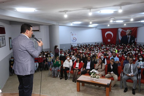 Tütüncü, öğrencilere yerel yönetimi anlattı