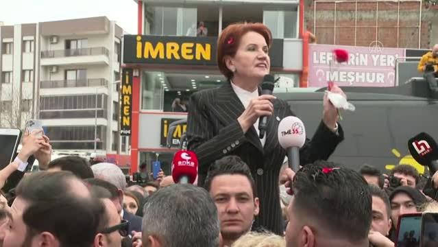 İYİ Parti Genel Başkanı Meral Akşener, İzmir’de esnafı ziyaret etti