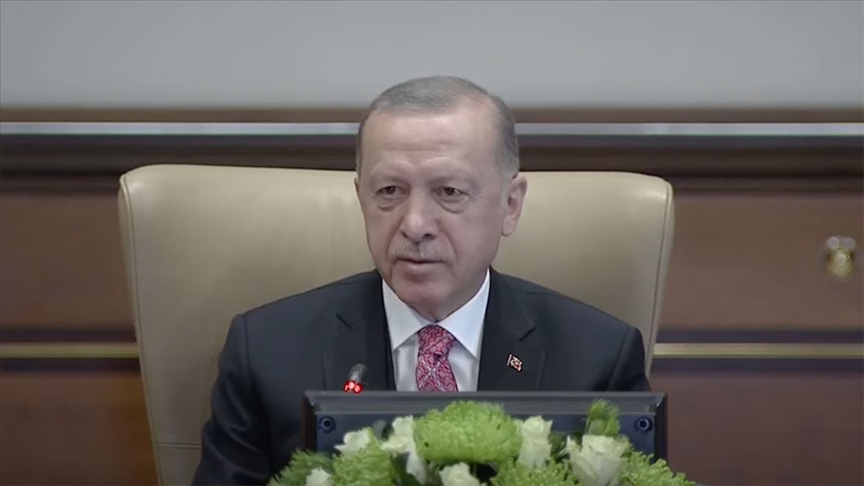 “Koronavirüs tedbirleri kapsamında uygulanan kapalı mekânlardaki maske kullanma zorunluluğu tümüyle kaldırılmıştır”