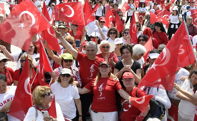 Kutlamalar sabah sporuyla başladı
