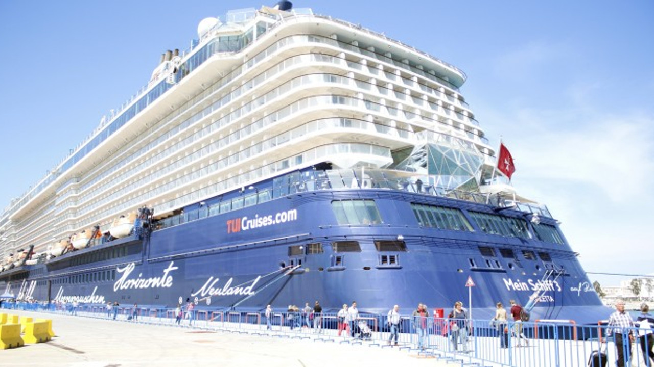 Lüks yolcu gemisi Silver Spirit ile 420 turist Antalya’ya geldi