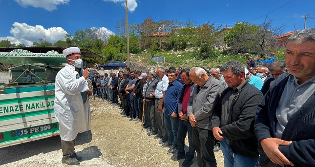 Burdur’da silahlı kavgada ölen köy muhtarı toprağa verildi