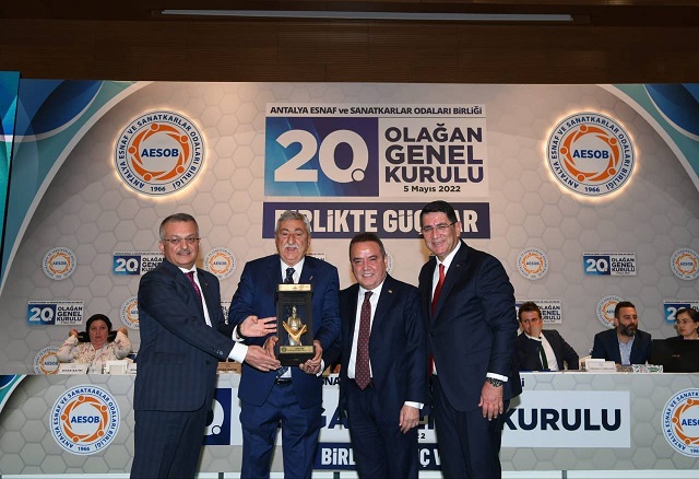 Vali Yazıcı,”esnaf toplumun aynasıdır”