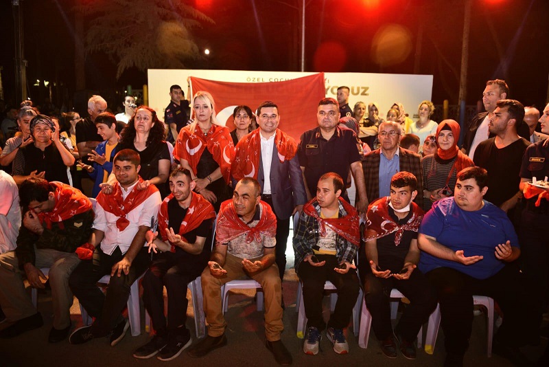 Kepez’de en özel askerlere kına gecesi