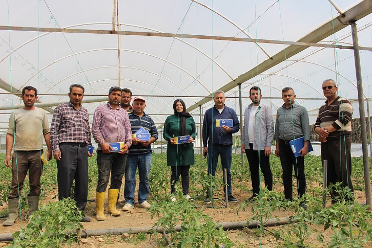 Büyükşehir Belediyesi seracıların yanında