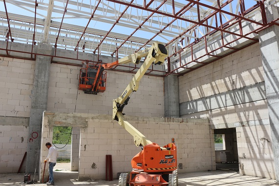 Serik Düğün Salonu’nda iç cephe sıva imalatı başladı