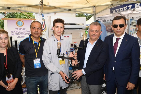 Vali Yazıcı; meslek lisesi memleket meselesi düsturuyla eğitimi desteklemeye devam edeceğiz
