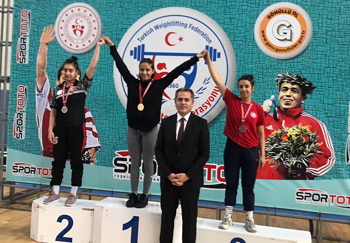 Döşemealtı’nın demir leydisi Türkiye Şampiyonu oldu