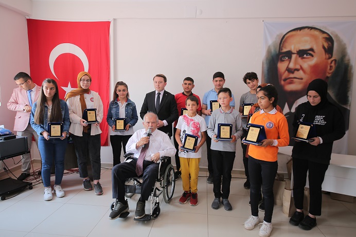 Antalya’da başarılı öğrencilere “Noter Amca Ödülleri” verildi