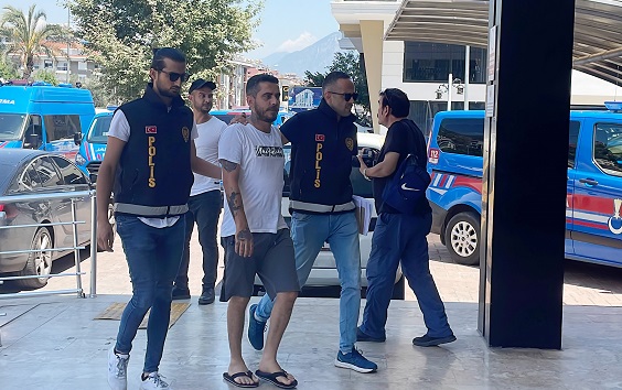 Antalya’daki silahlı kavgada aranan 4 şüpheliden biri yakalandı