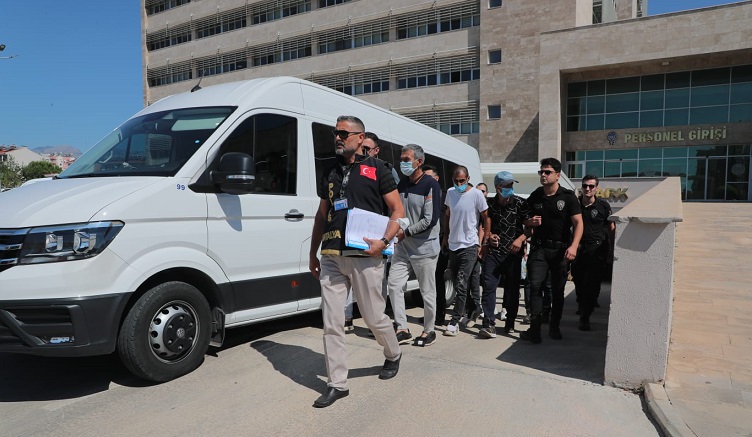 Antalya’da farklı suçlardan aranan 51 zanlı operasyonla yakalandı