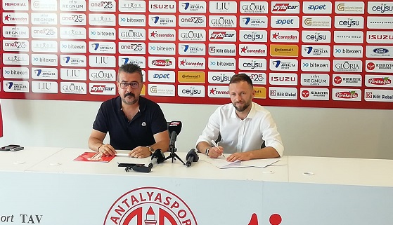 Antalyaspor, Hakan Özmert ile 1 yıllık yeni sözleşme imzaladı