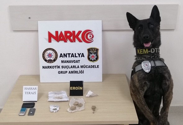 Antalya’da uyuşturucu operasyonunda yakalanan 2 şüpheli tutuklandı