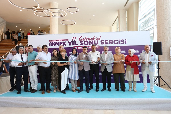 AKMEK’in yıl sonu sergisine yoğun katılımlı açılış