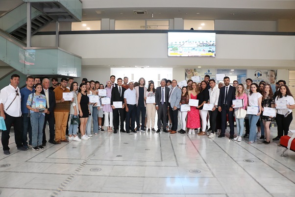 Büyükşehir’in genç gönüllüleri sertifika aldı