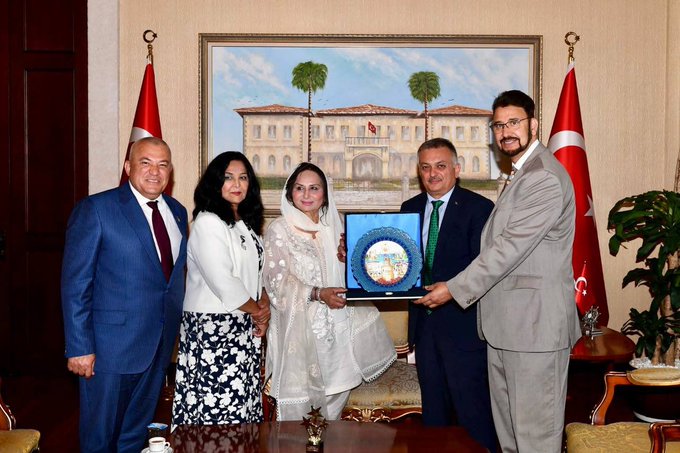 Vali Yazıcı İngiliz Milletvekillerini Makamında Ağırladı