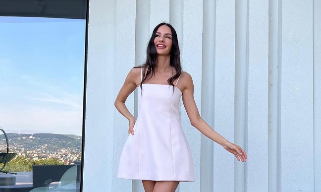 Yasemin Özilhan Occleus marka elbisesini Rentony’den kiraladı