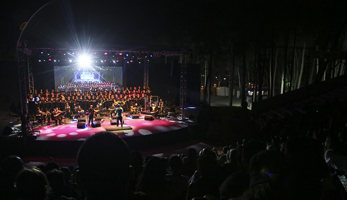 Doktorlar, Antalya’da ihtiyaç sahibi çocuklar için konser verdi