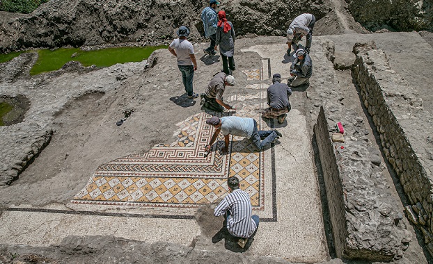 Hatay’daki inşaat kazısında Roma dönemi villa kalıntısı ve taban mozaiği bulundu