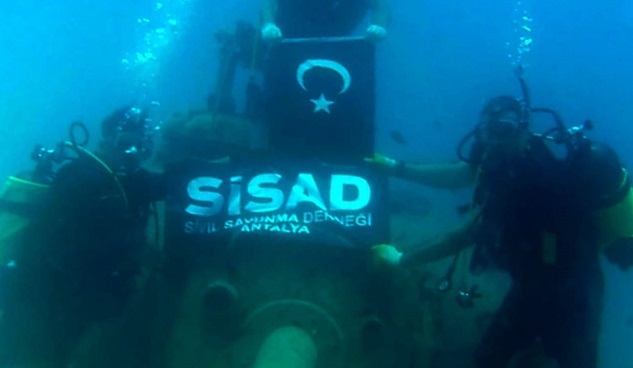 Kaş’ta 15 Temmuz şehitlerini anma dalışı