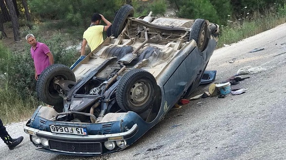 Kaş’ta devrilen otomobilin sürücüsü yaralandı