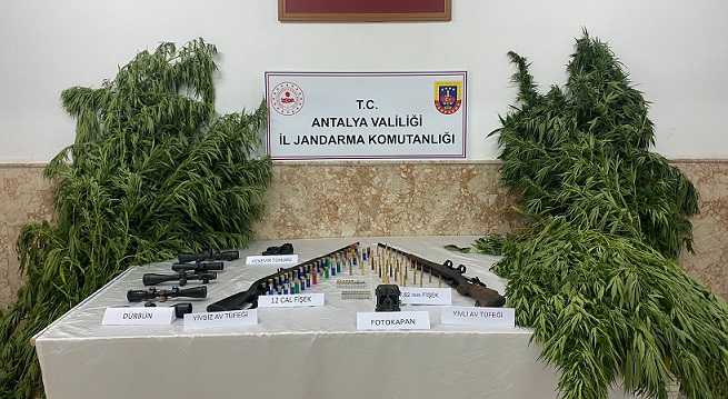 Antalya’da uyuşturucu operasyonunda 4 kişi yakalandı