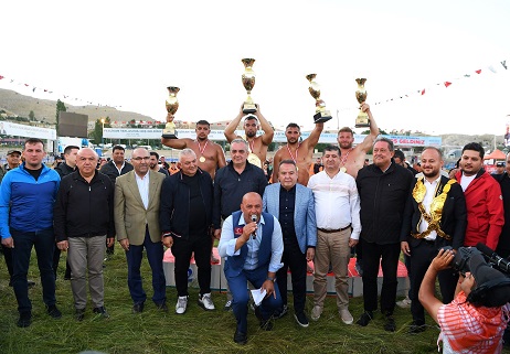 Feslikan er meydanı kıran kırana geçti