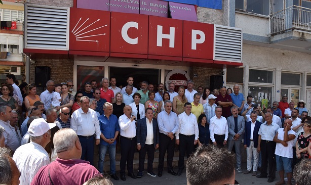 CHP Antalya il Başkanlığında geleneksel bayramlaşma töreni düzenlendi