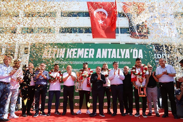 Antalya’nın gururu başpehlivanlara coşkulu karşılama