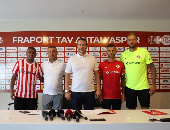 Antalyaspor’da 3 imza birden