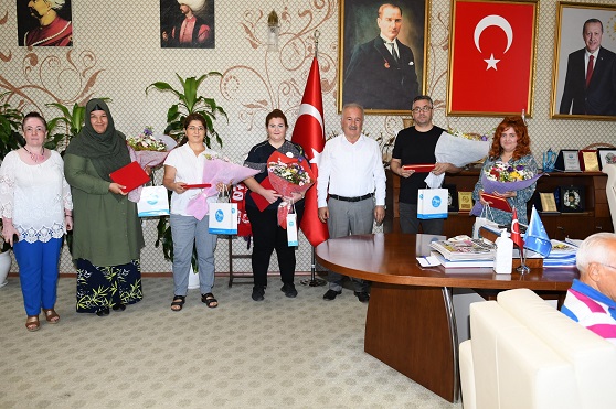 Başkan Şahin’den Sağlıkçılara Plaket