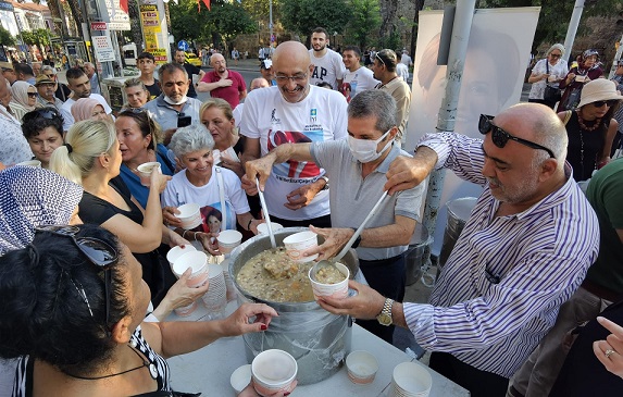 İYİ Parti Muratpaşa’dan aşure ikramı