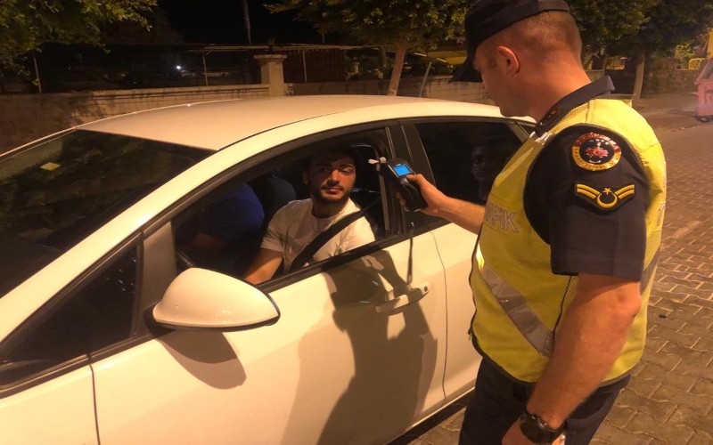 Antalya’da jandarma trafik ekipleri alkol denetimi yaptı