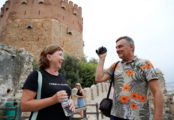 Alanya’da yaşayan Rus çift, Türkiye’nin gönüllü turizm elçiliğini yapıyor