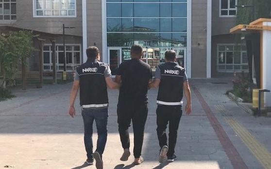 Serada Hint keneviri yetiştirdiği öne sürülen 2 kişiden biri tutuklandı