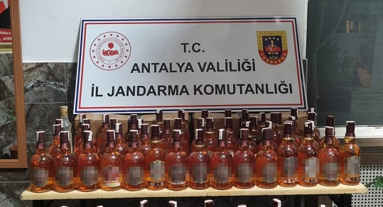Antalya’da kaçak içki operasyonunda 3 kişi yakalandı