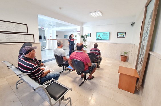 Serik’te Jandarma ekibi vatandaşları KADES hakkında bilgilendirdi