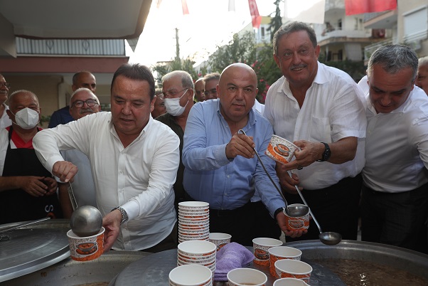Başkan Böcek aşure etkinliğinde