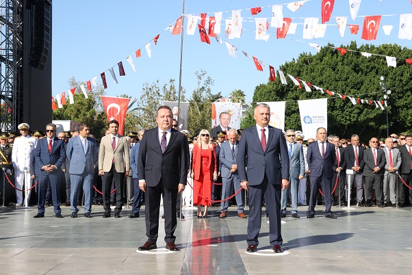 Antalya’da 30 Ağustos Zafer Bayramı coşkuyla kutlanıyor